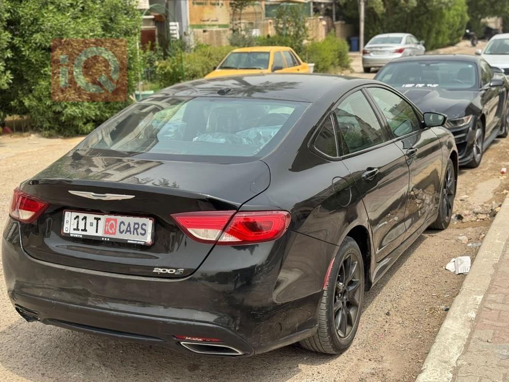 Chrysler 200